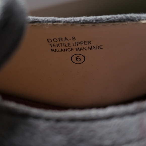 NIB Burgundy Dora t-strap pumps - Picture 6 of 12